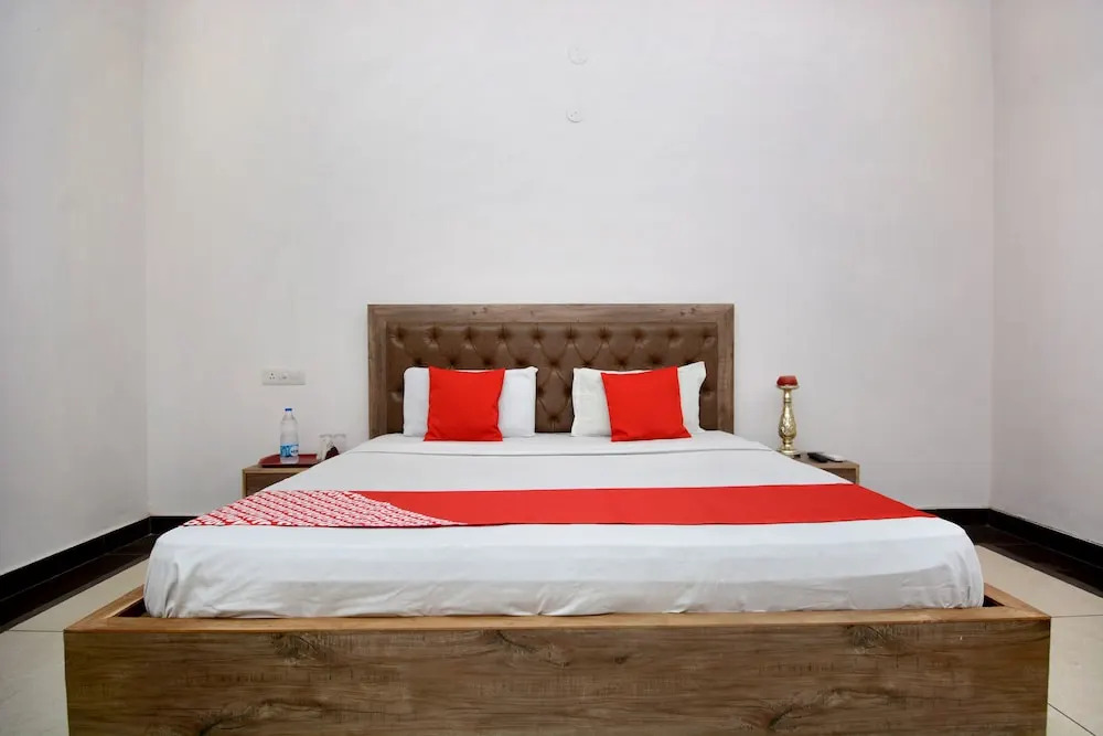 OYO 31031 Ds Royal Guest House