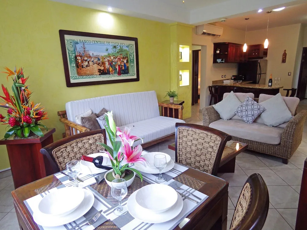 The Oaks Tamarindo Pool Front Condominiums fast wifi