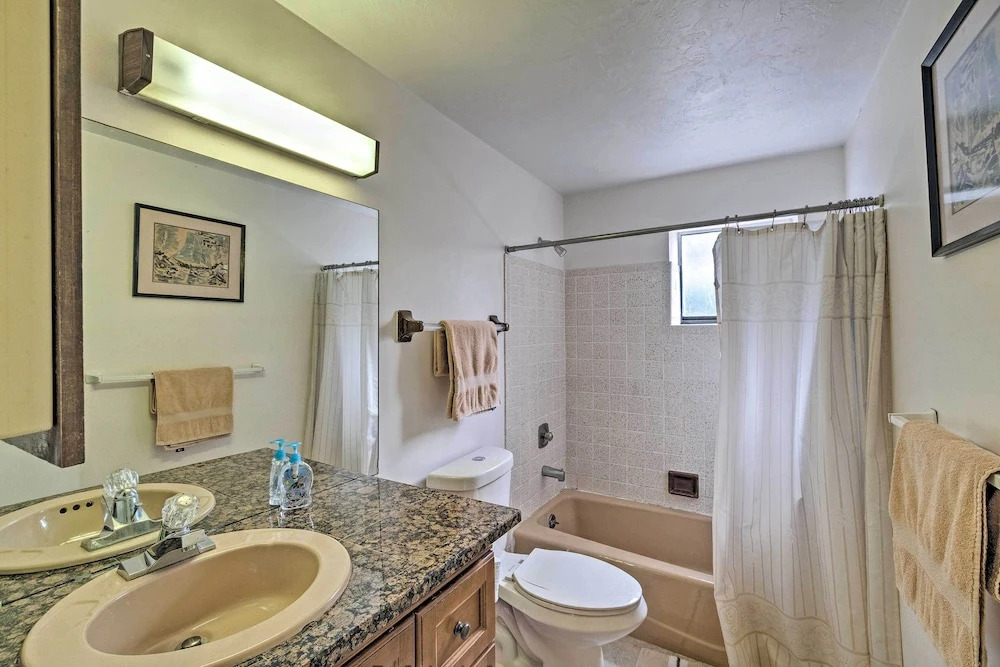 Updated Apartment Walking Distance to Venice Beach