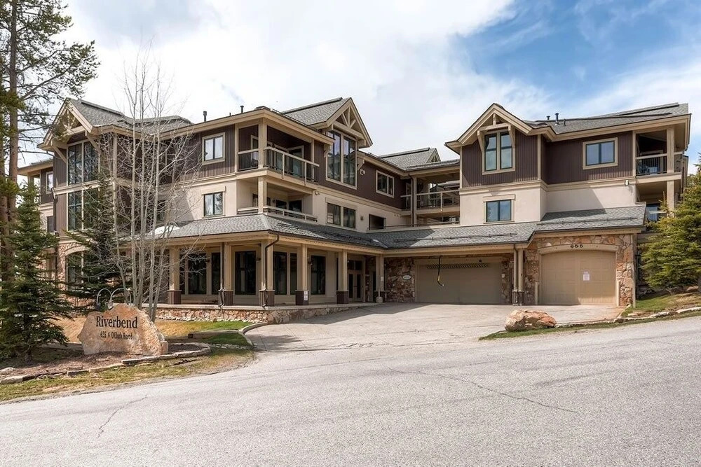 Tyra Riverbend 111 Condo by Redawning