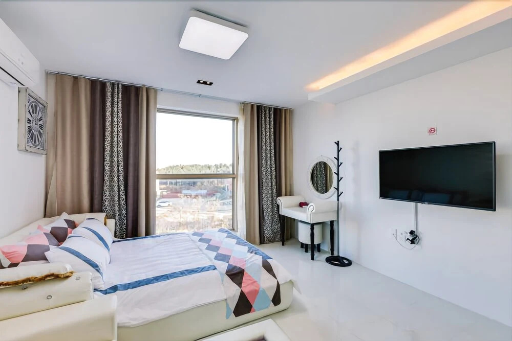 Gangneung Gyeongpo C&View Pension (Spa, Netflix Available)