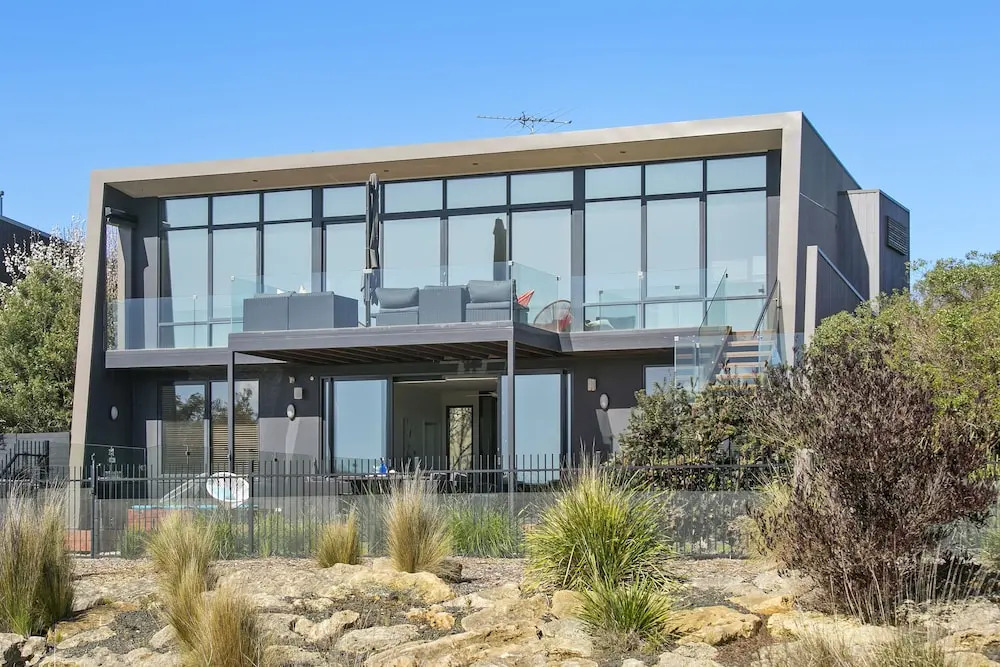 Fabulous Home With Swimming Pool