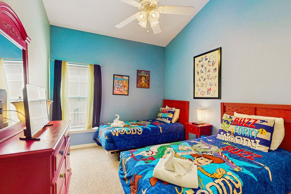 Home in Gated Community W/private Heated Pool, air Hockey, Tennis, Clubhouse