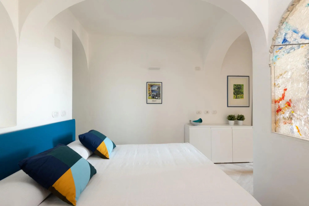 It has 1 bedroom communicating with the living room, kitchenette, large terrace (with table and comf-SHERDEN BILO 4