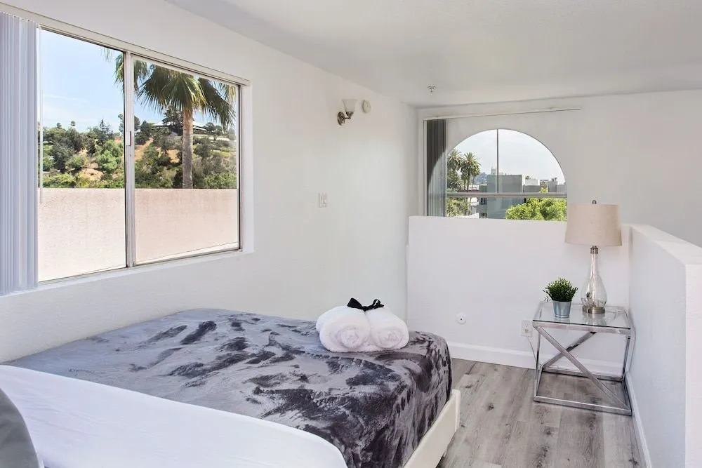 Extravagant Hollywood Cosmo Suites