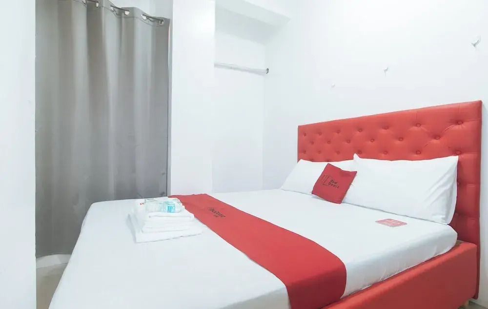 RedDoorz at Najar Residences near NAIA Terminal