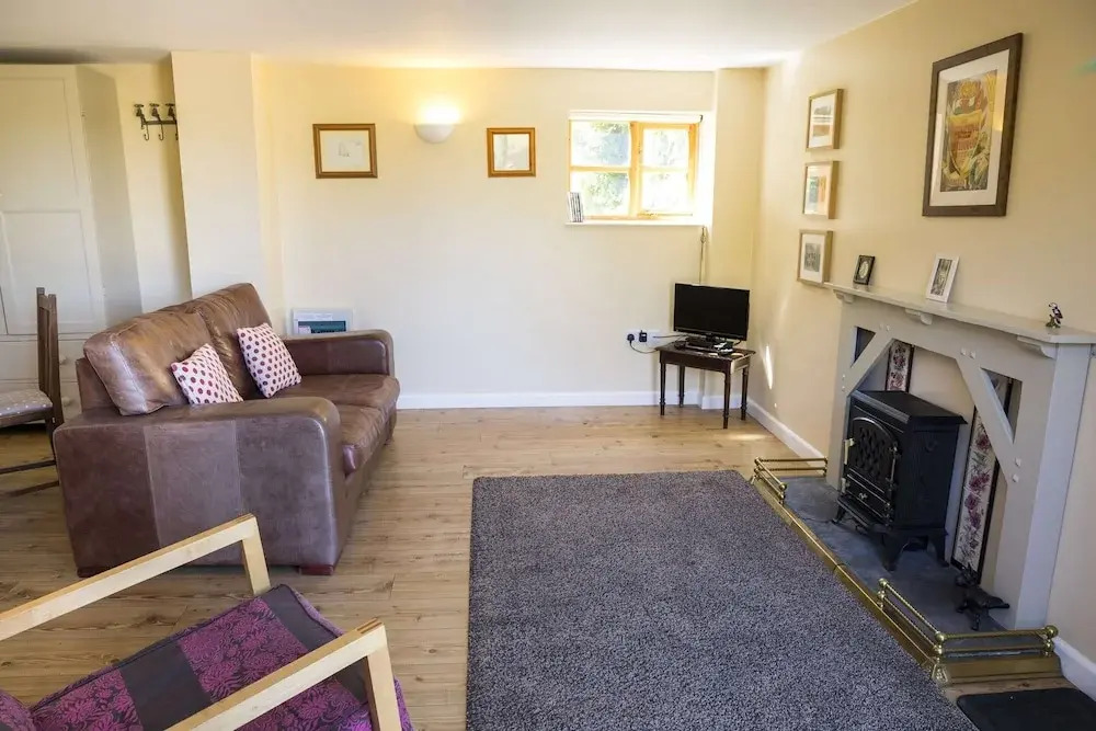 One-bedroom Cottage in Llangollen, No Deposit