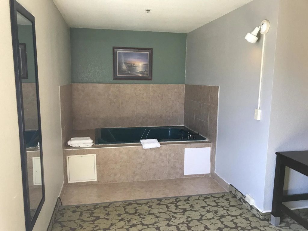 SureStay Plus Hotel by Best Western Bettendorf