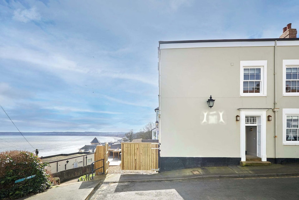 Host and Stay Sea View