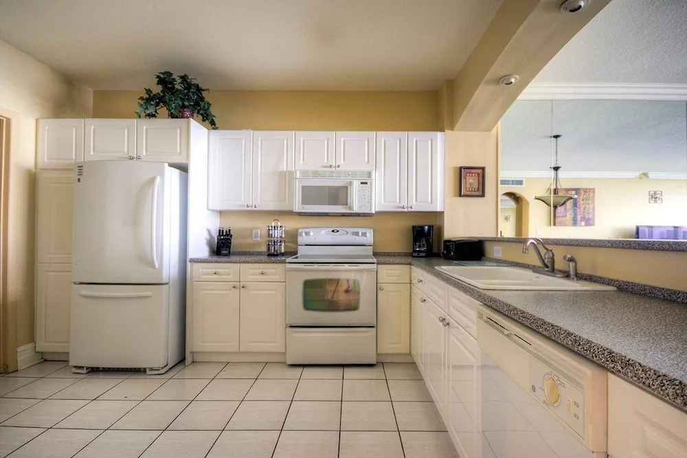 Le Golden Bay 402 by Go Florida Condo, Sunny Isles