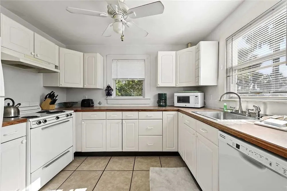 Coconut Cottage - Two Bedroom Home