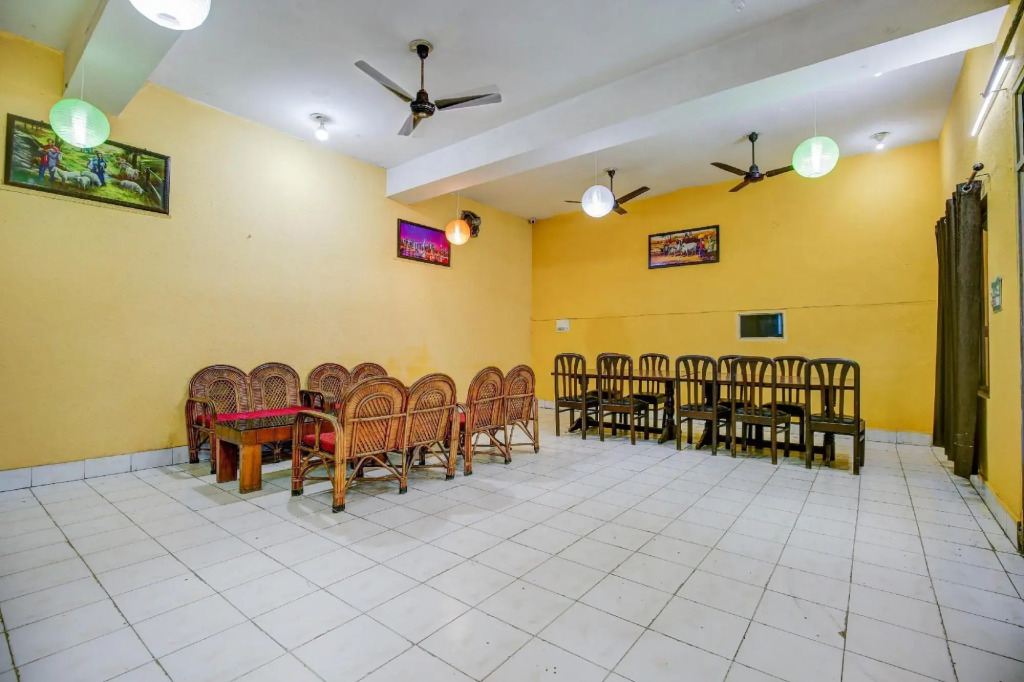 OYO 93433 Gill Hotel & Restaurant