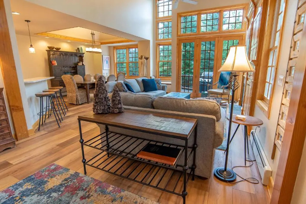 White Wolf Mountain Air Townhome: Elegant Retreat