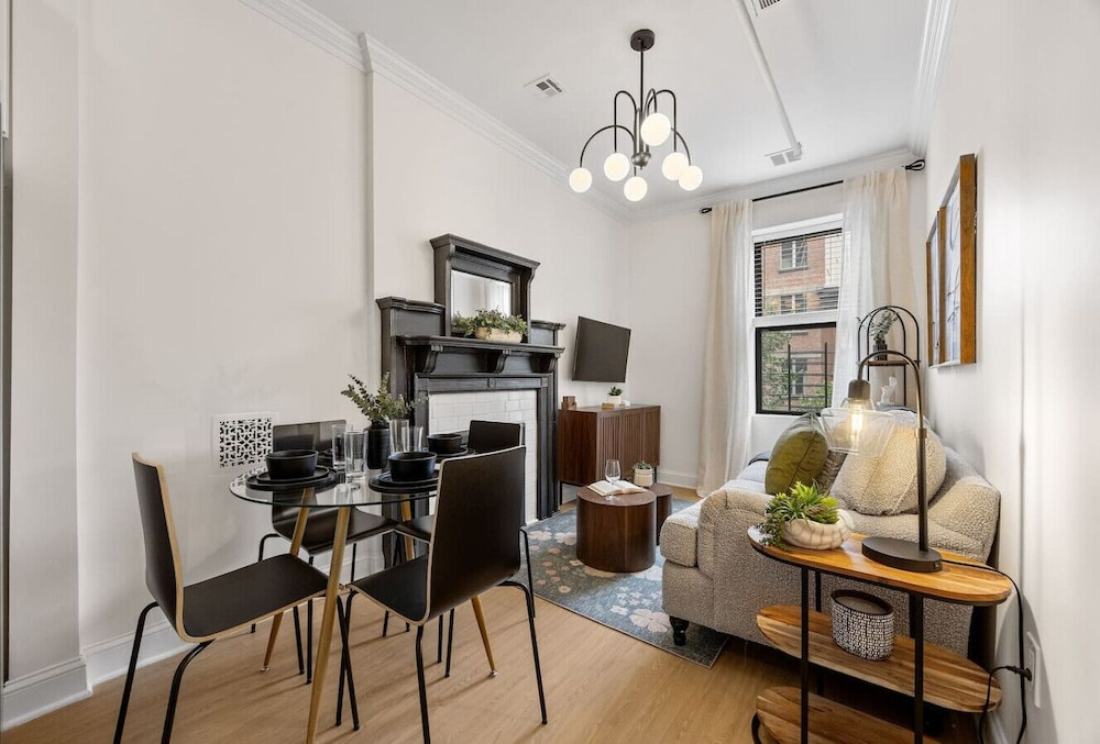3 Bedroom Brownstone Near Subway & Columbia Uni