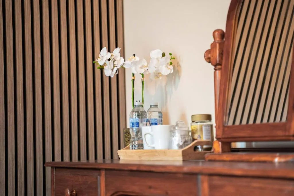 Prime location rooms in high street