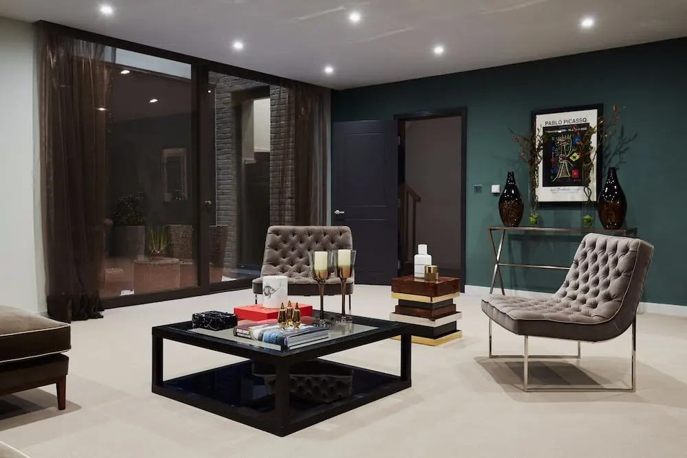 4 Bedroom House with Private Roof Terrace Sleeps 7