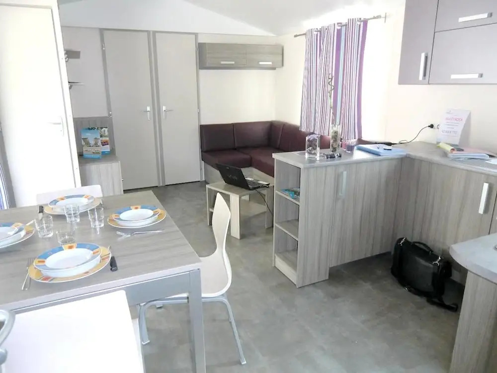 Bungalow With 3 Bedrooms in Andernos-les-bains, With Pool Access and F