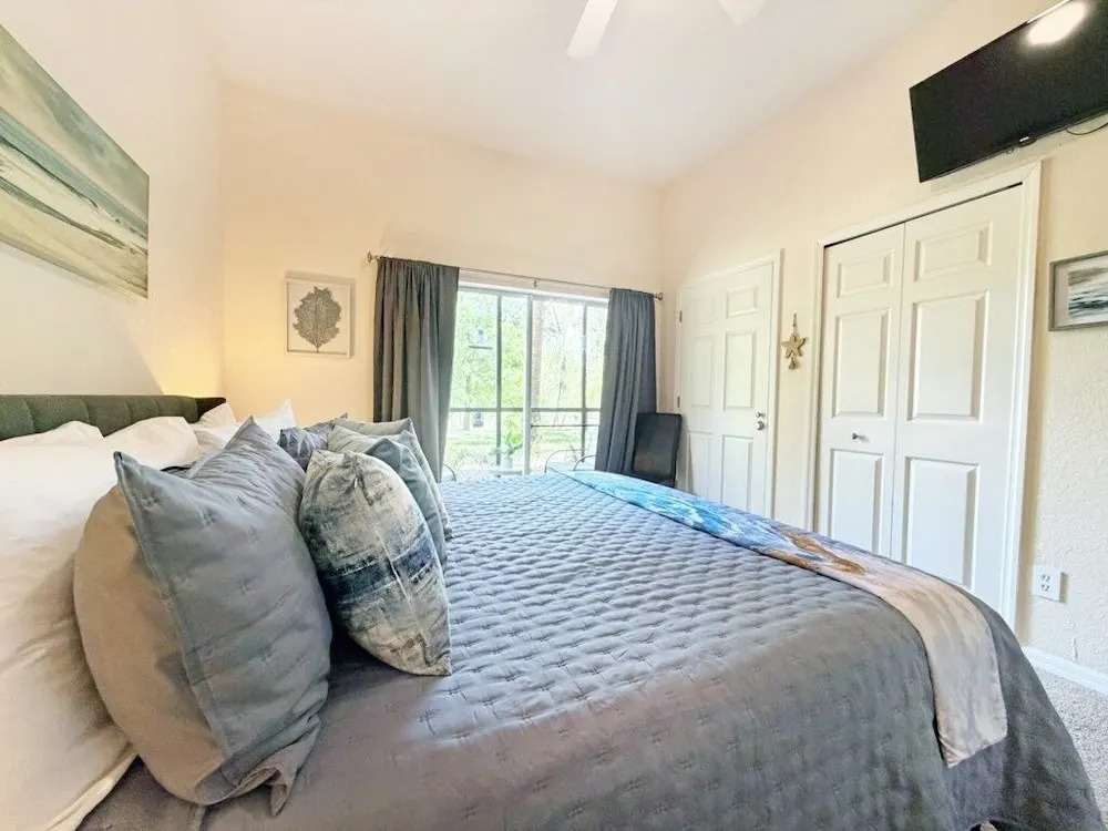 Pelican Paradise 3 Bedroom Condo