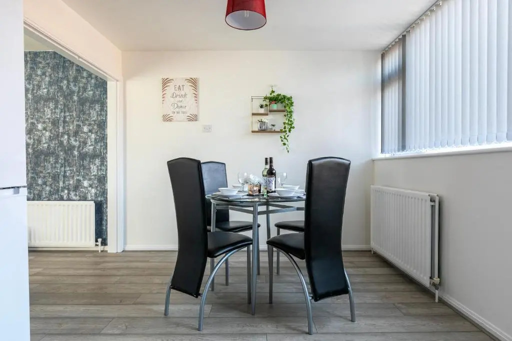 Stylish House & Work and Leisure inc FREE Parking & BHX Airport by ComfyWorkers