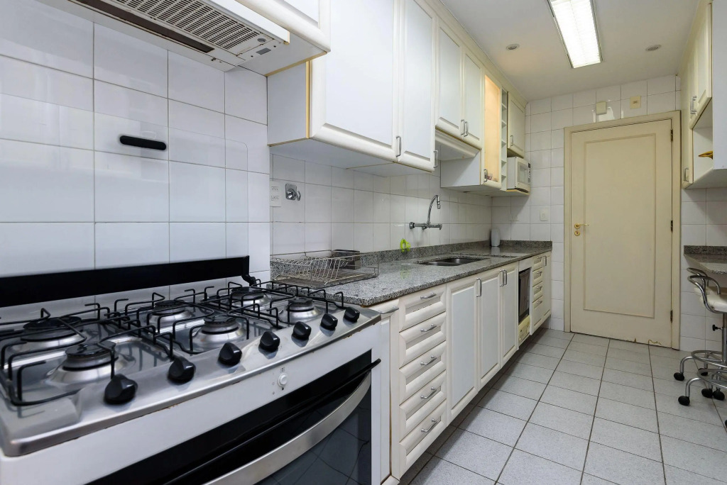 Espaçoso 3qtos No Leblon Com Garagem | Bm 647/405