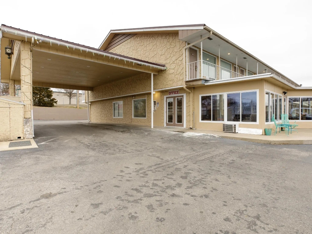 OYO Hotel Branson MO-165