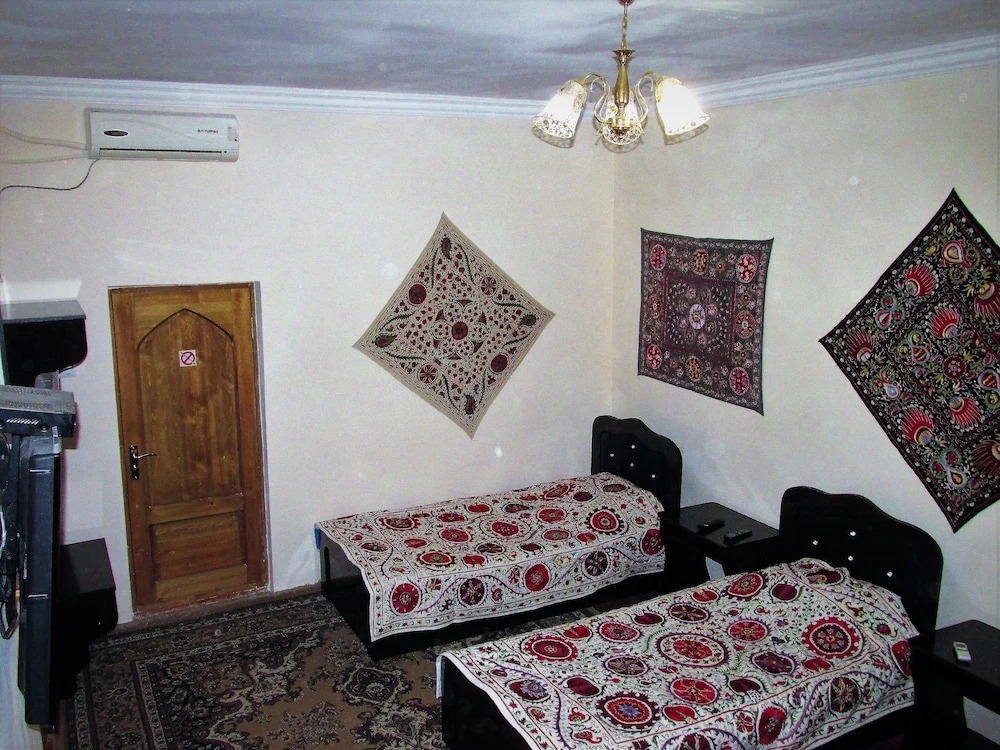 AL-BUKHARI Boutique Hostel
