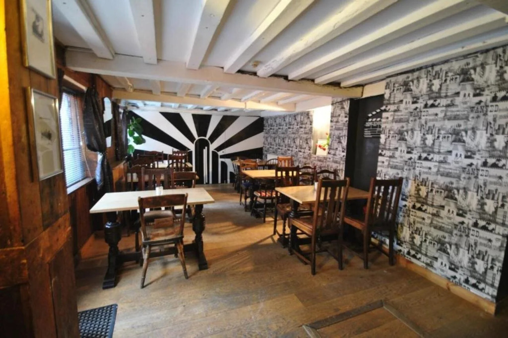The Longboat Inn