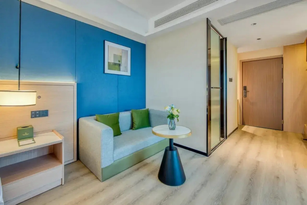 Rezen Longhh Hotel (Guangzhou Shayan Subway Station Lefeng Square Store)