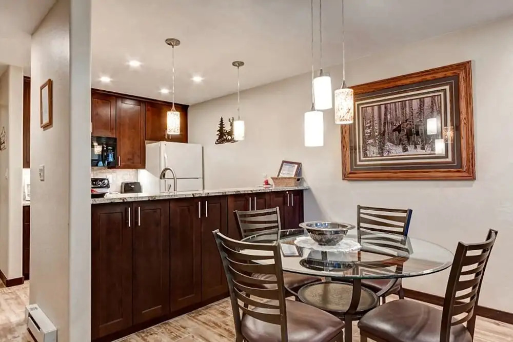 1001 Grandview C14 by RedAwning