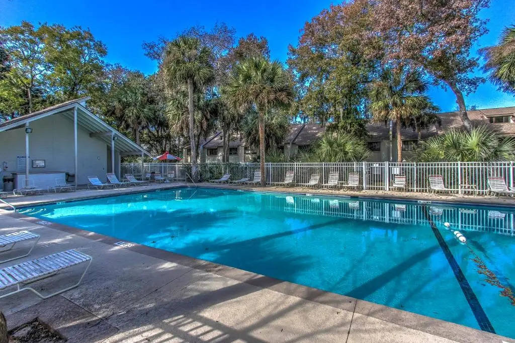 82 Courtside 2 BR Forest Beach Condo