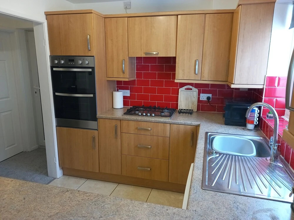 Leominster 3 Bedroom House, Parking Garden Private