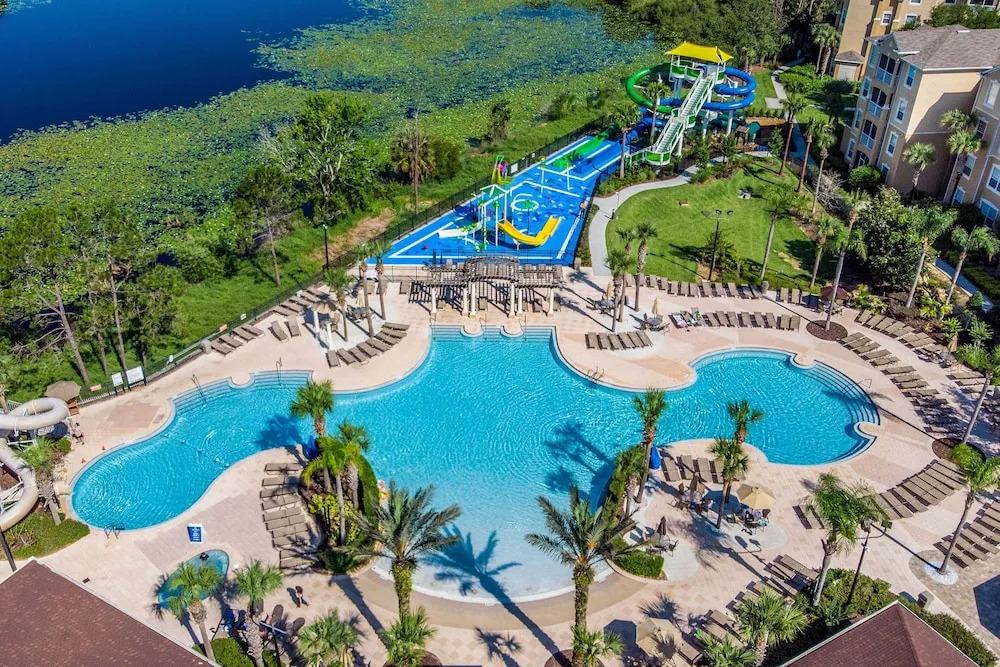 Spacious Kissimmee Villa - 3 Mi to Disney World