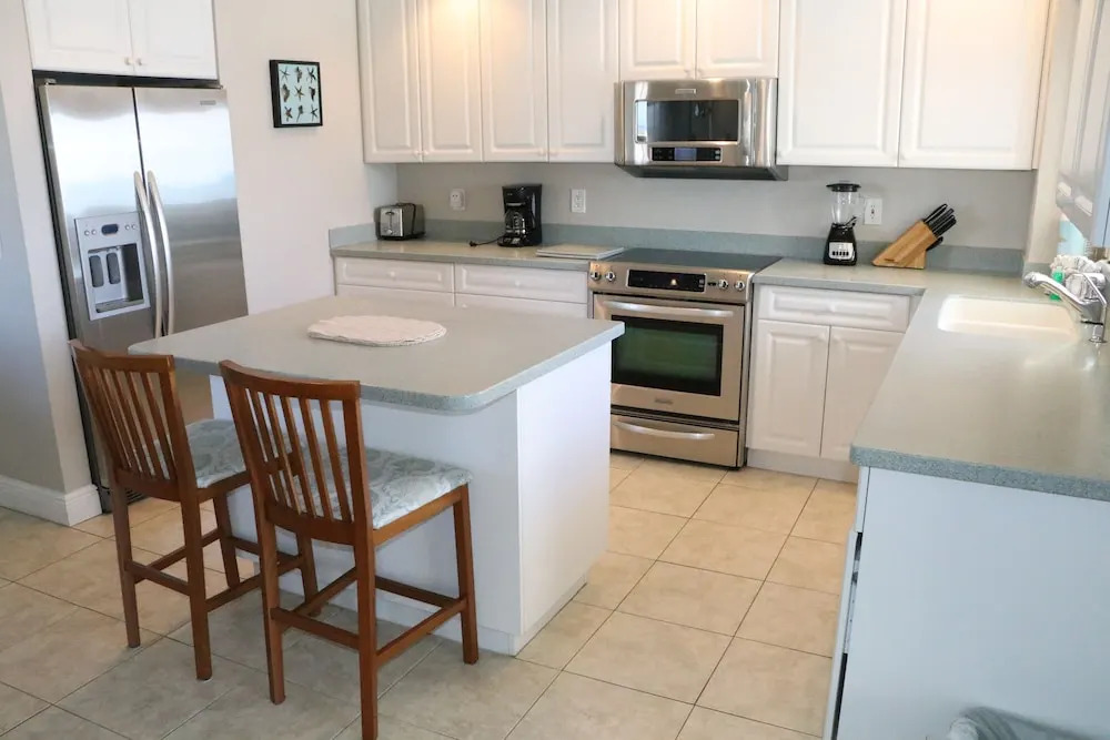 Jamaica Royale - 702 - 2 Br Condo