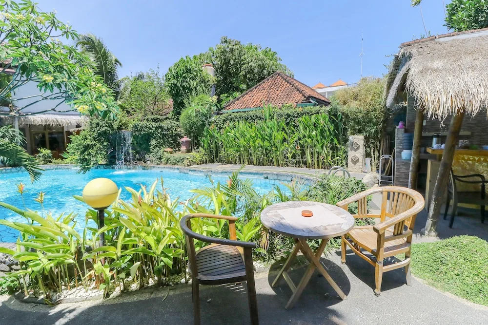 Neo Bintang Bungalow Cafe and Pool