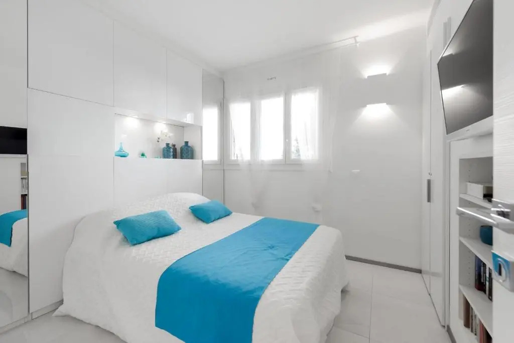 SERRENDY 3 minute-walk to the beaches! Cozy 2-bedroom apartment