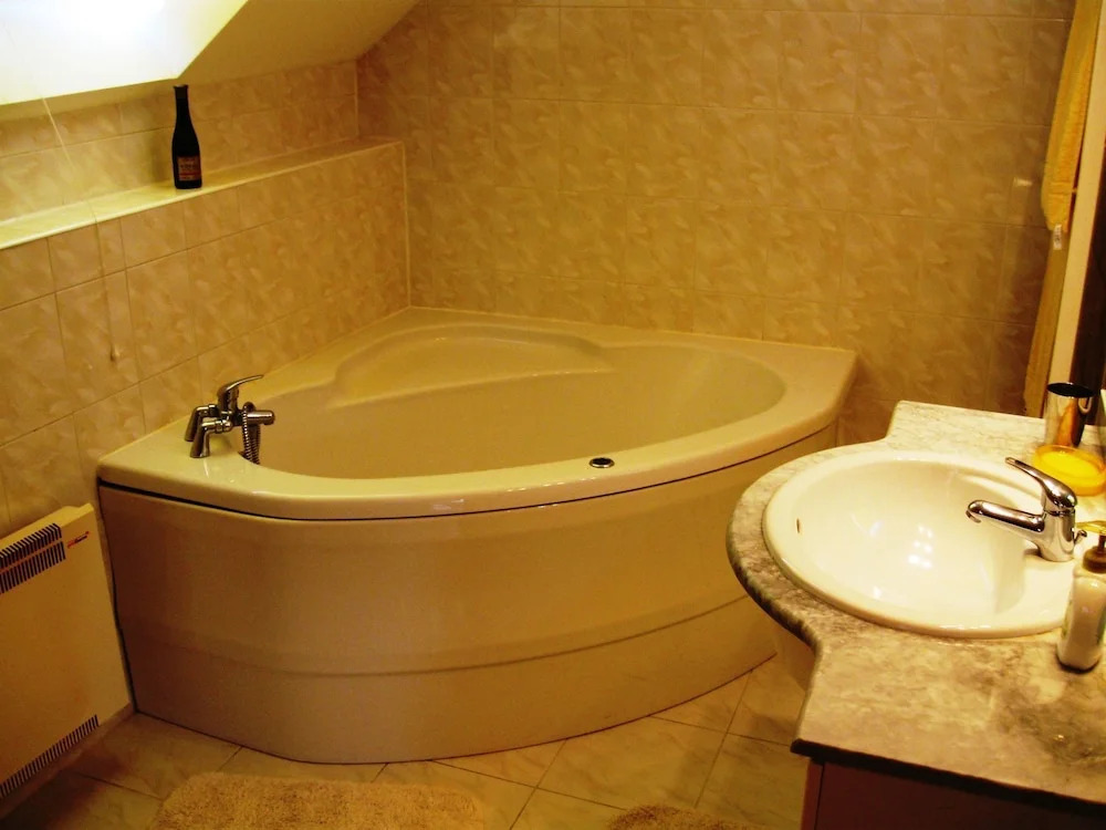 Serene Holiday Home With Private Garden, Whirlpool, Terrace