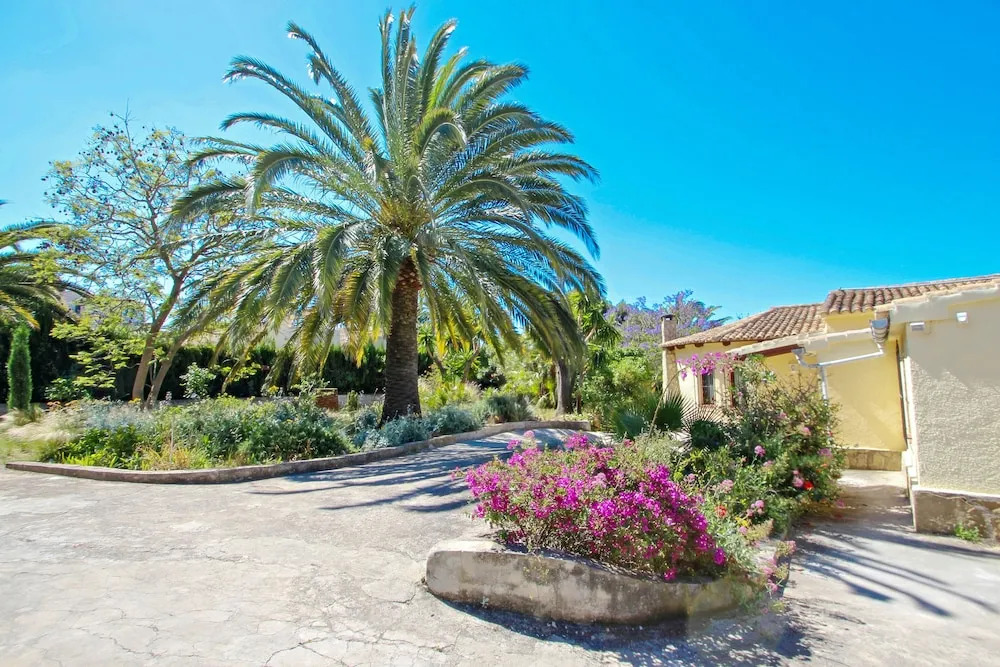Mimosa - pretty holiday property with private pool in Moraira