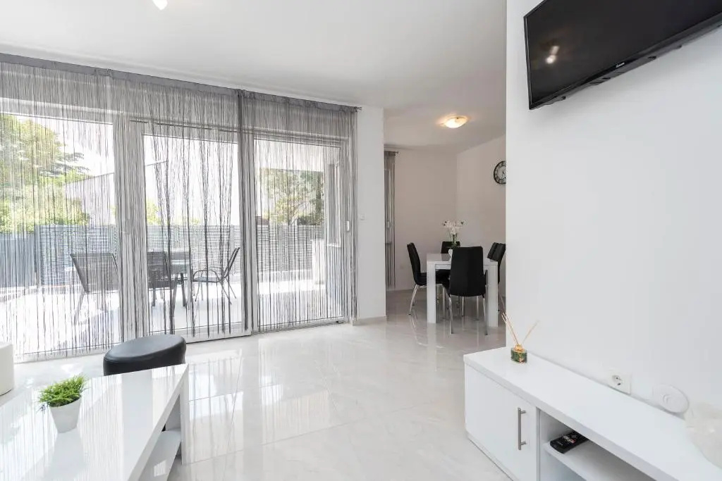 Villa Star 5 a centrally located ap. with a pool