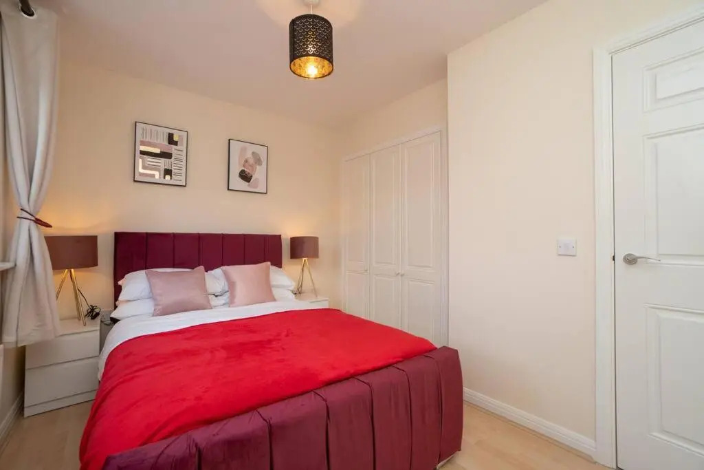 Bristol's Coach House - 2 Bedroom Detached Apartment with Secure Parking