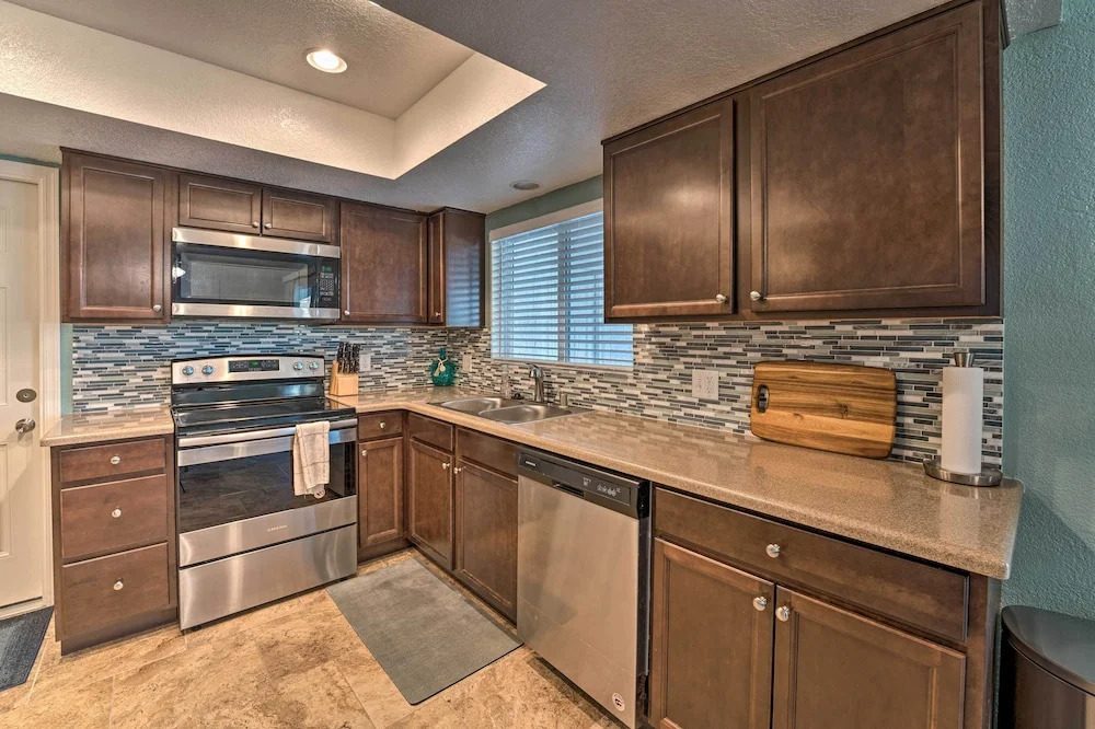 3 Mi to Water: Lake Havasu Gem w/ Fire Pit & Grill