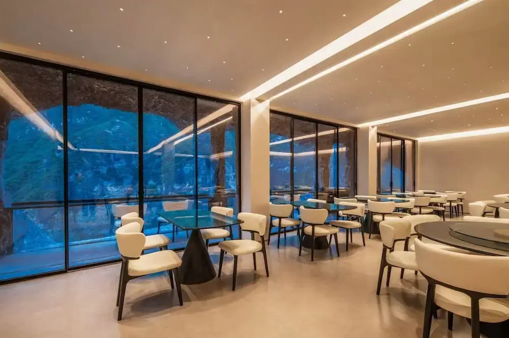Moye Cliff Luxury Resort