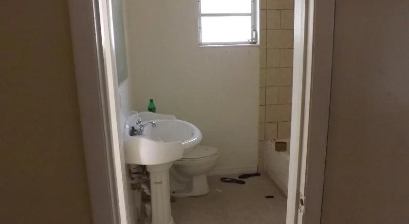 Eamon James Apartments & Suites