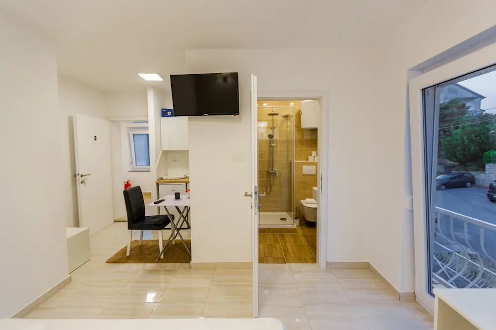 Apartmani Studio Sleeps 2 -parking -private Garden