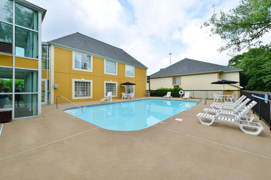Quality Inn Crossville Near Cumberland Mountain State Park