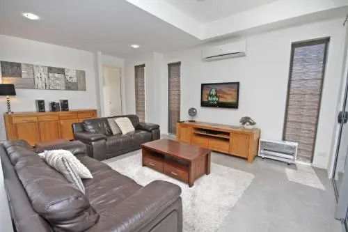 48 Boardrider Crescent, Mt Coolum - Pet Friendly, WiFi, Linen Incl. 500 BOND