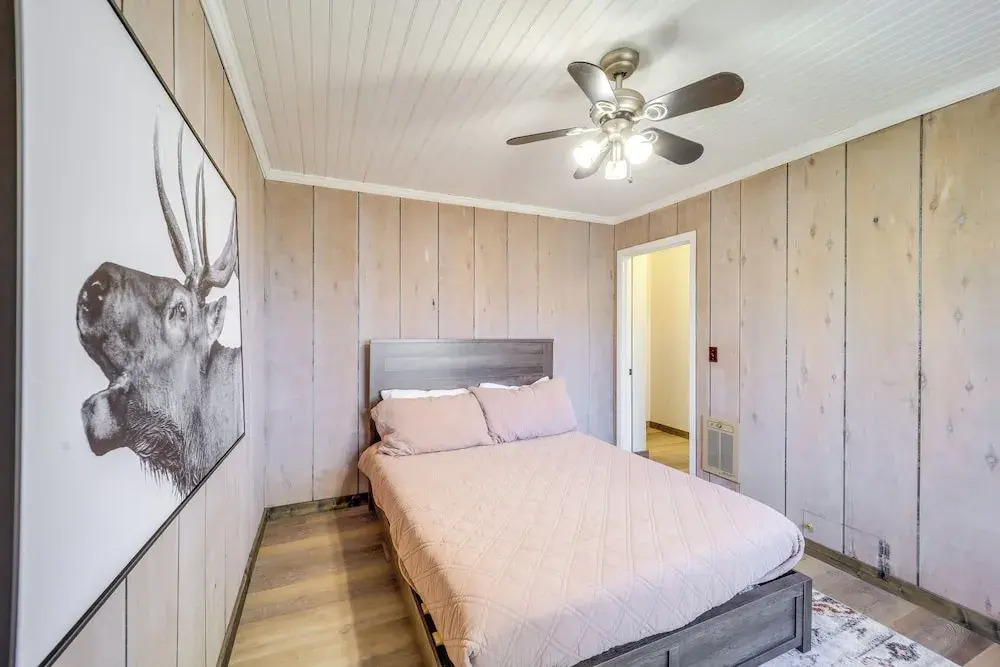 2 Mi to Beech Mtn Resort: Family Home w/ Hot Tub!
