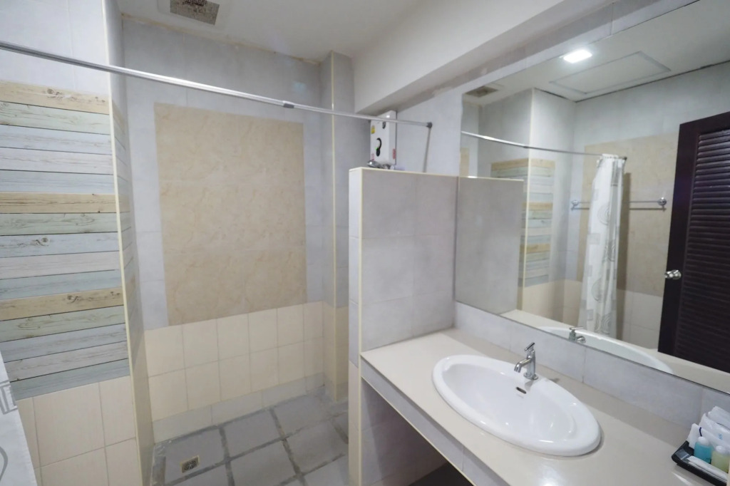 Sea Mountain Khanom Hotel