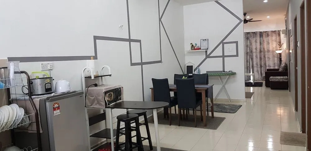 Fahaz Lumut Homestay