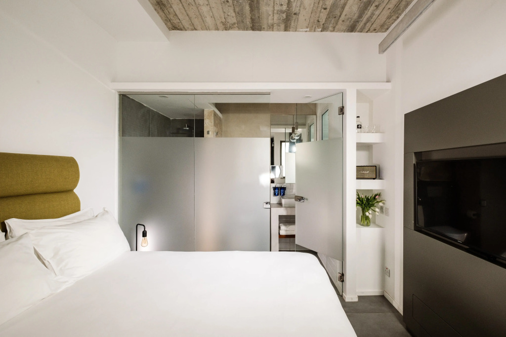 19 ROOMS