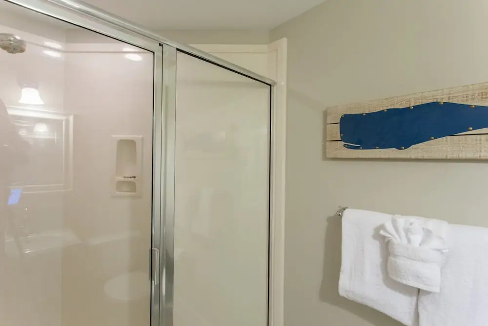Waterscape A230 - 1 Br condo by RedAwning